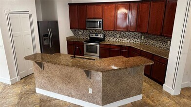 1055 Tourmaline Dr in Kissimmee, FL - Building Photo - Building Photo