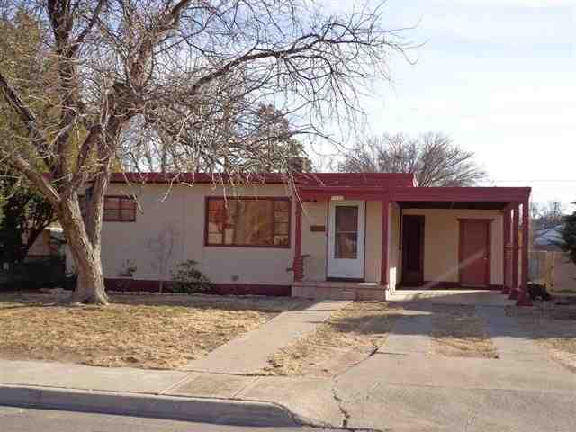 1037 Pinon Ln in Carlsbad, NM - Building Photo - Building Photo