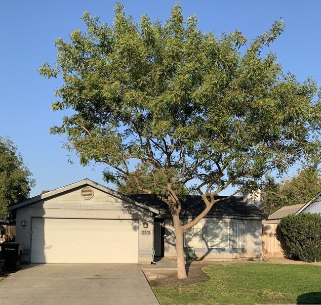 property at 2712 Pine Castle Dr