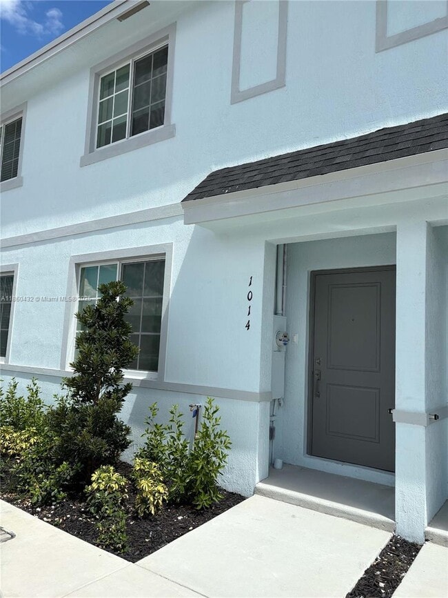 1014 W Davis Pkwy in Florida City, FL - Building Photo - Building Photo