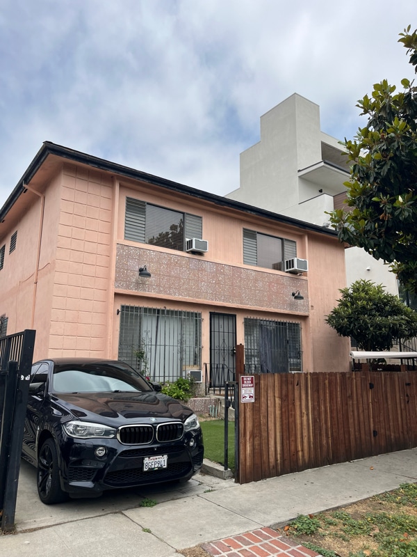 5743 La Mirada Ave in Los Angeles, CA - Building Photo - Building Photo