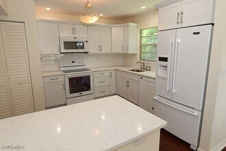 4160 Crayton Rd in Naples, FL - Building Photo - Building Photo