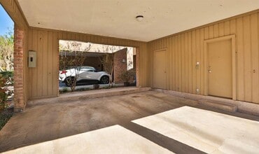 9400 Doliver Dr in Houston, TX - Building Photo - Building Photo