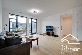 1701 W Webster Ave, Unit 712 in Chicago, IL - Building Photo - Building Photo