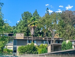 Annandale Terrace Apartments in Los Angeles, CA - Foto de edificio - Building Photo