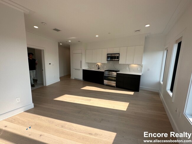 50 Leo M Birmingham Pky, Unit 601 in Boston, MA - Building Photo - Building Photo
