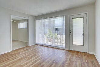 3703 Roseland St in Houston, TX - Foto de edificio - Building Photo