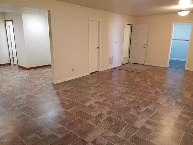 701 W 4th St-Unit -Lower in Gillette, WY - Building Photo - Building Photo