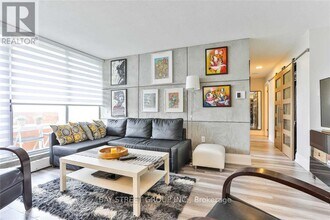 530-1530 Lolita Gardens in Mississauga, ON - Building Photo - Building Photo