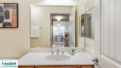 625 E Stassney Ln, Unit 1101 in Austin, TX - Building Photo - Building Photo