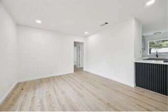 11446 Lippitt Ave in Dallas, TX - Building Photo - Building Photo