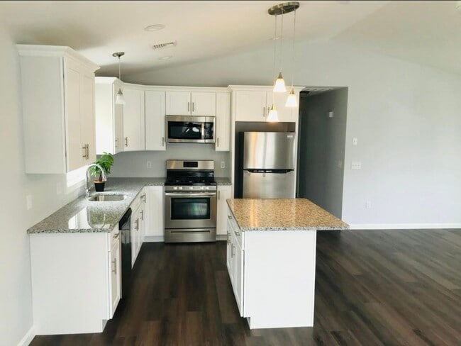 346 Admiral St in Providence, RI - Building Photo - Building Photo