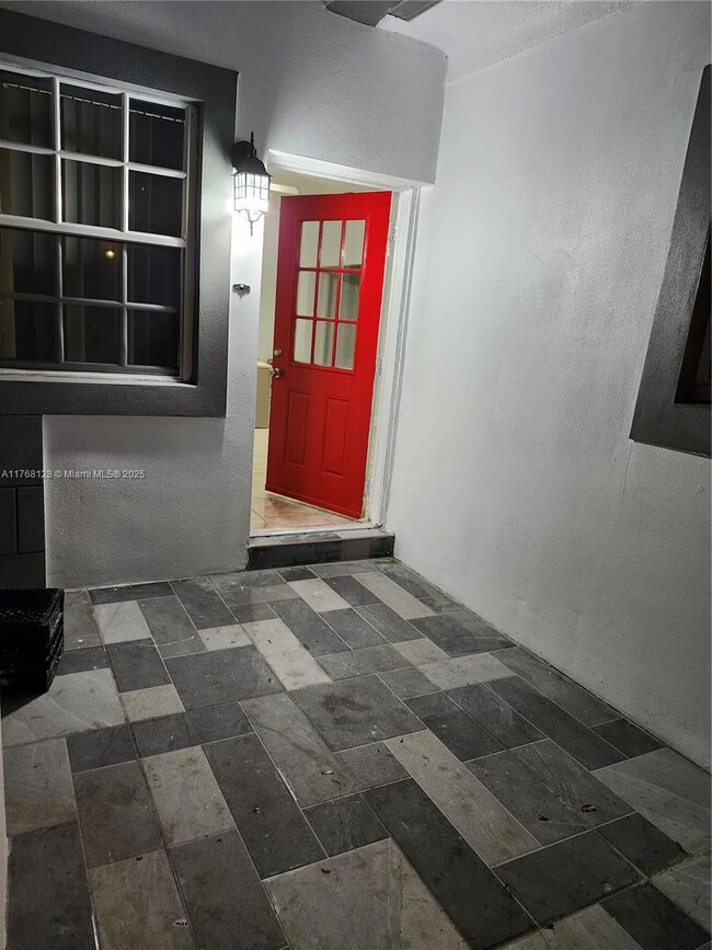 553 NE 139th St in North Miami, FL - Building Photo - Building Photo