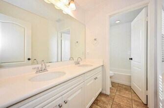 9167 S Cullen Wy in Inglewood, CA - Foto de edificio - Building Photo