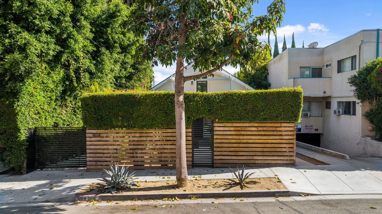 9016 Harratt St in West Hollywood, CA - Building Photo