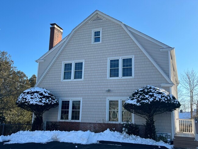 7-9 Lanphiers Cove Rd in Branford, CT - Foto de edificio - Building Photo