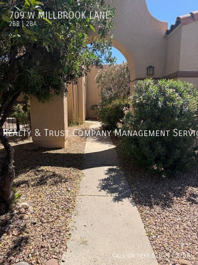 709 W Millbrook Ln in Tucson, AZ - Building Photo - Building Photo