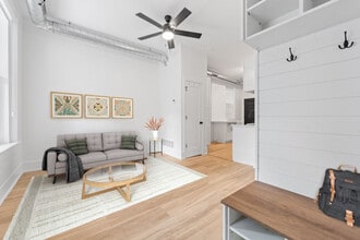 1743 W 18th Pl, Unit 1F in Chicago, IL - Foto de edificio - Building Photo