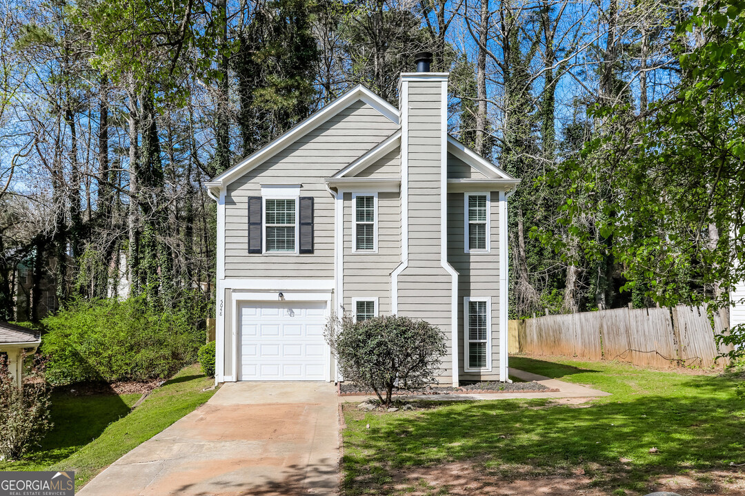 5048 Brittany Dr in Stone Mountain, GA - Foto de edificio