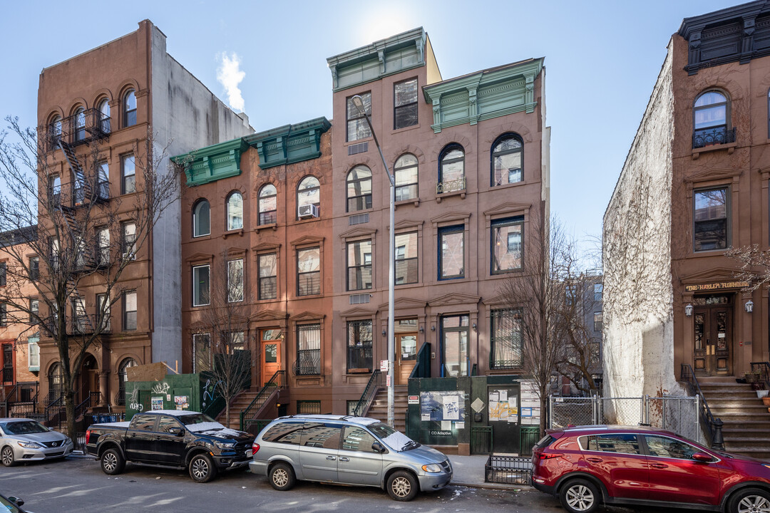 236 W 123rd St in New York, NY - Building Photo