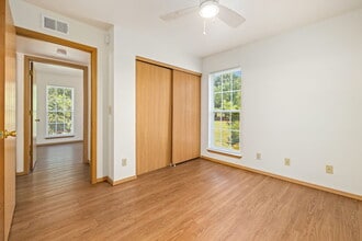Robinson Park Apartments in Lowell, AR - Foto de edificio - Building Photo