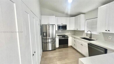 13549 SW 285th Terrace in Homestead, FL - Building Photo - Building Photo