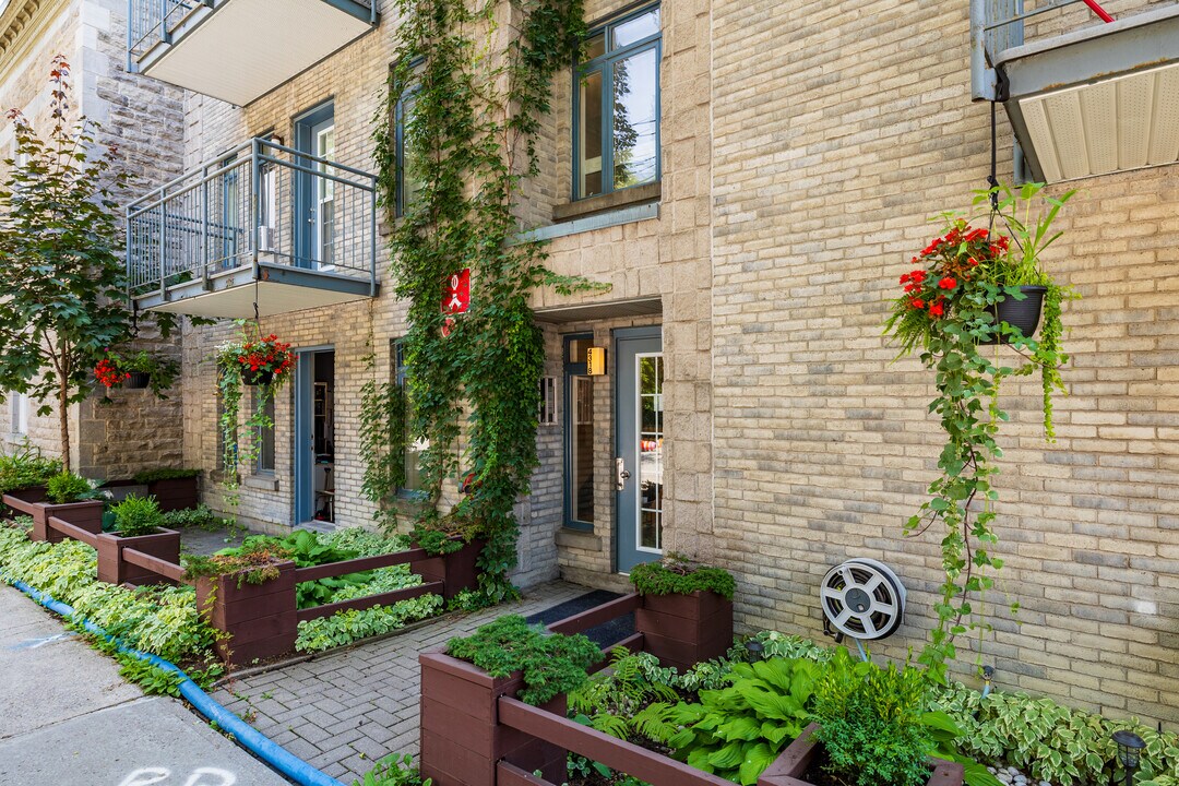 4318 De La Roche Rue in Montréal, QC - Building Photo