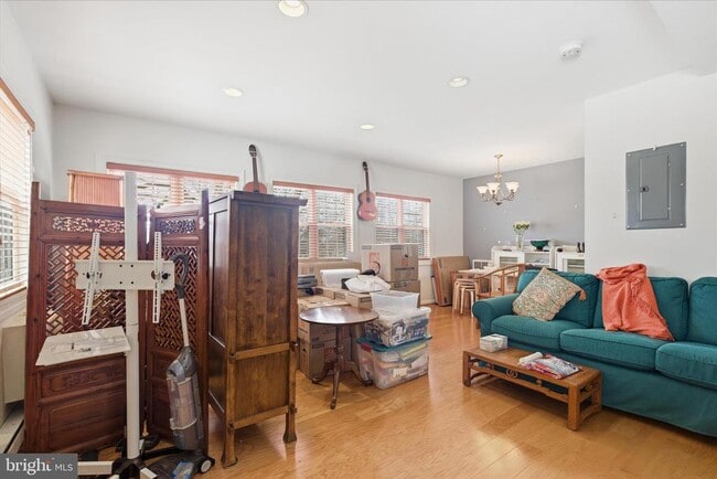 3260 Gunston Rd in Alexandria, VA - Foto de edificio - Building Photo