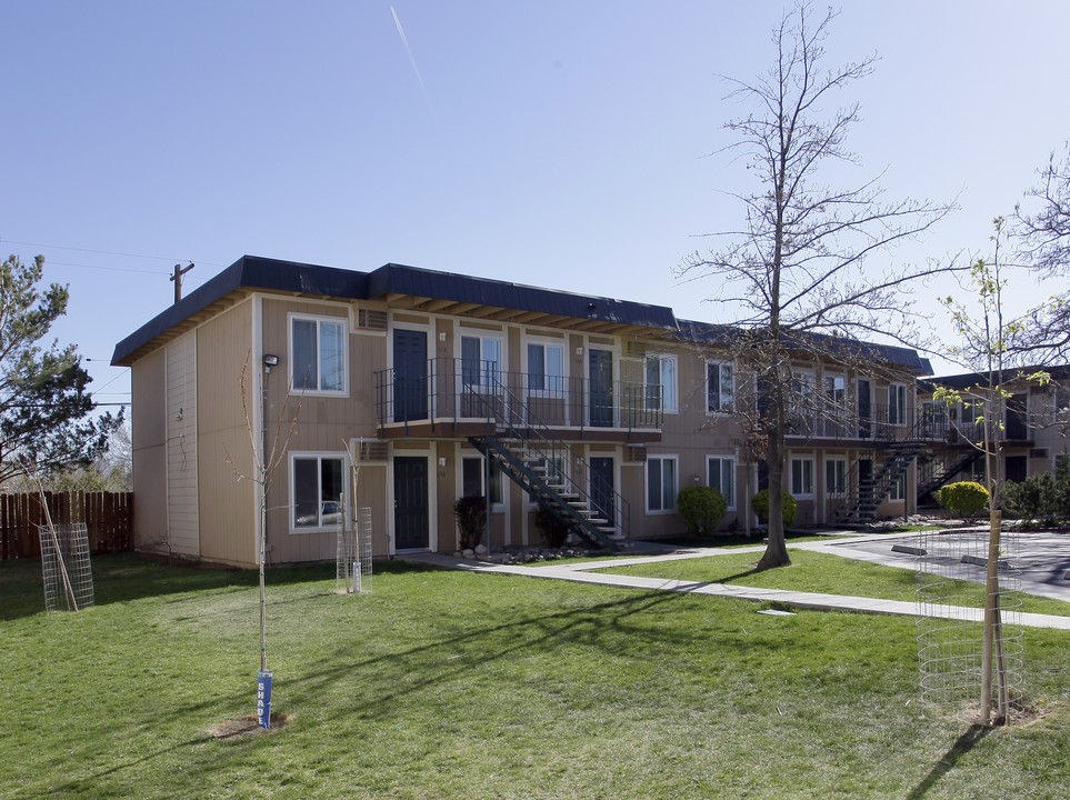 Lansdowne House Apartments in Sparks, NV - Building Photo