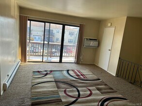 68 Sneden Pl W in Spring Valley, NY - Building Photo - Building Photo