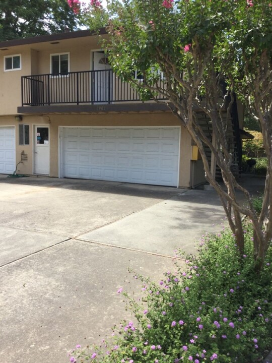 1901 Donner Ave in Davis, CA - Building Photo