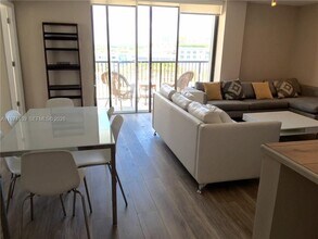 1800 Collins Ave in Miami Beach, FL - Building Photo - Building Photo