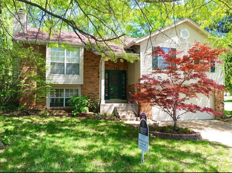 1300 Westbrooke Meadows Ln in Ballwin, MO - Building Photo