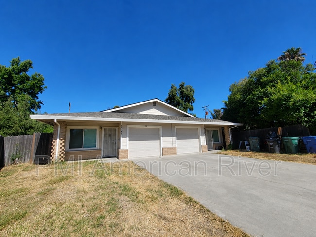property at 1321 Oak Terrace Ct