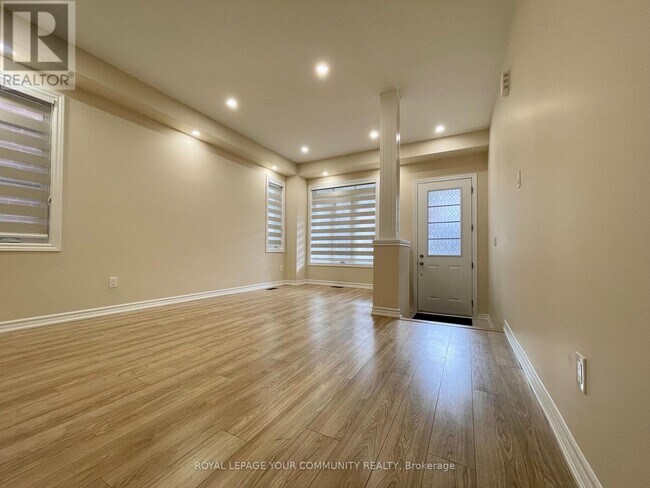 29 Hickling Ln in Ajax, ON - Building Photo - Building Photo