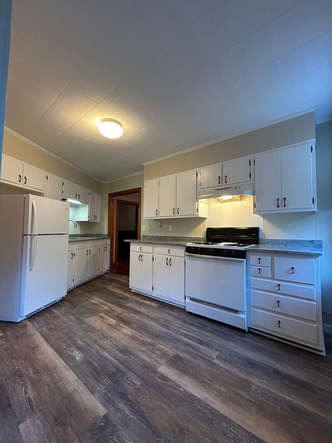 17 Adams St in Bourne, MA - Building Photo - Building Photo