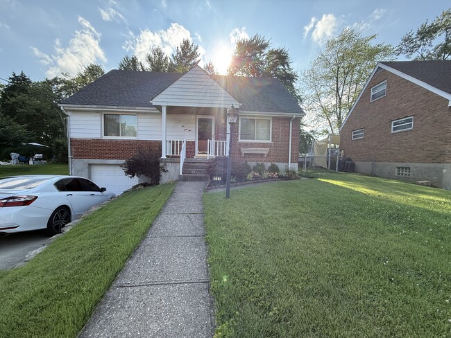 1061 Tony Ct in Cincinnati, OH - Building Photo - Building Photo