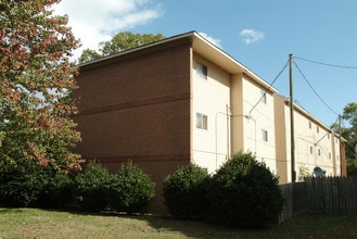 Pine Oak Apartments in Richmond, VA - Building Photo - Building Photo