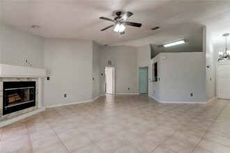 1216 Barmere Ln in Brandon, FL - Building Photo - Building Photo