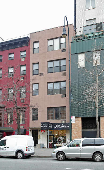 320 E 14th St in New York, NY - Building Photo