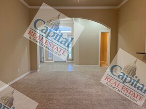 10208 SW 28th Cir in Yukon, OK - Building Photo - Building Photo