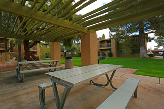 Green Leaf at Broadway in Tucson, AZ - Foto de edificio - Building Photo