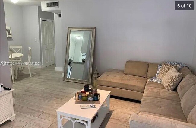 81 Edgewater Dr in Coral Gables, FL - Building Photo - Building Photo