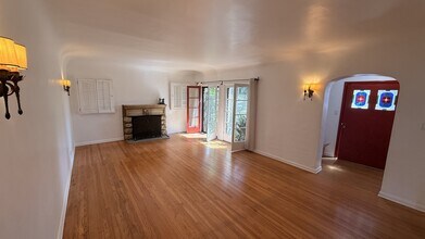 1611 Idlewood Rd in Glendale, CA - Foto de edificio - Building Photo