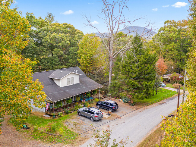 170 Sleepy Hollow Rd in Burnsville, NC - Building Photo - Building Photo