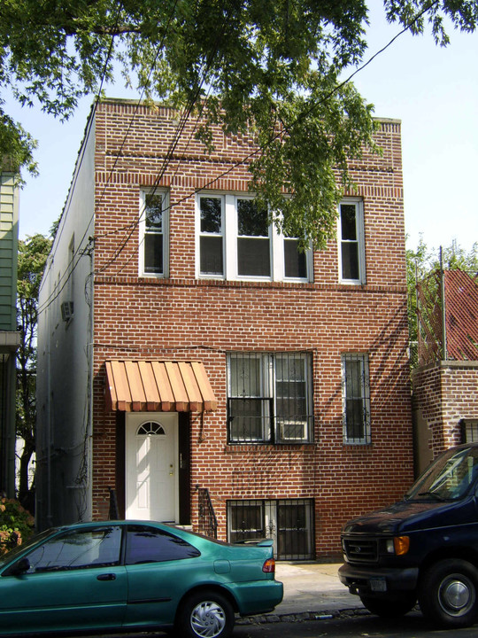 3210 Wallace Ave in Bronx, NY - Building Photo