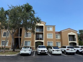 8050 N Nob Hill Rd in Tamarac, FL - Building Photo