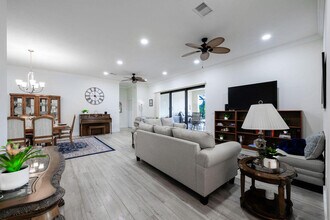 1155 SW Bent Pine Cove in Port St. Lucie, FL - Building Photo - Building Photo