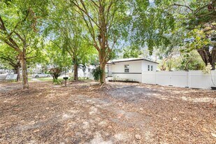 12325 NE 11th Pl in North Miami, FL - Building Photo