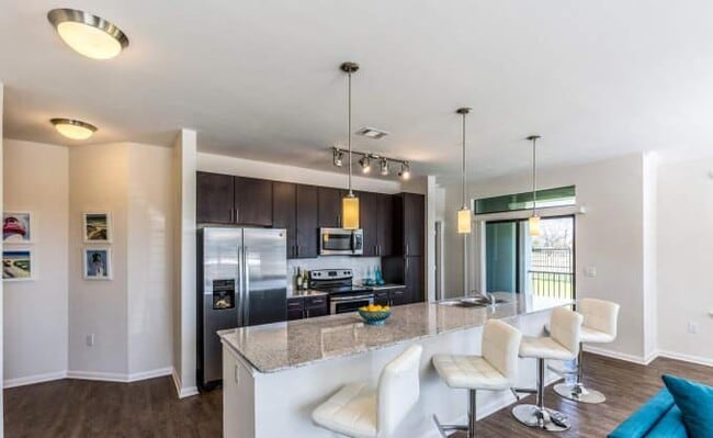 10000 Fannin St in Houston, TX - Building Photo - Building Photo